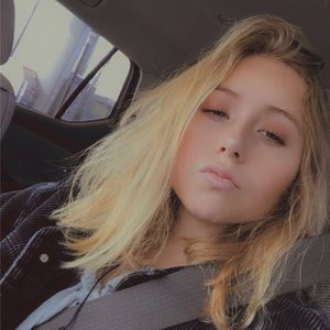 Meet your Posher, Hallee